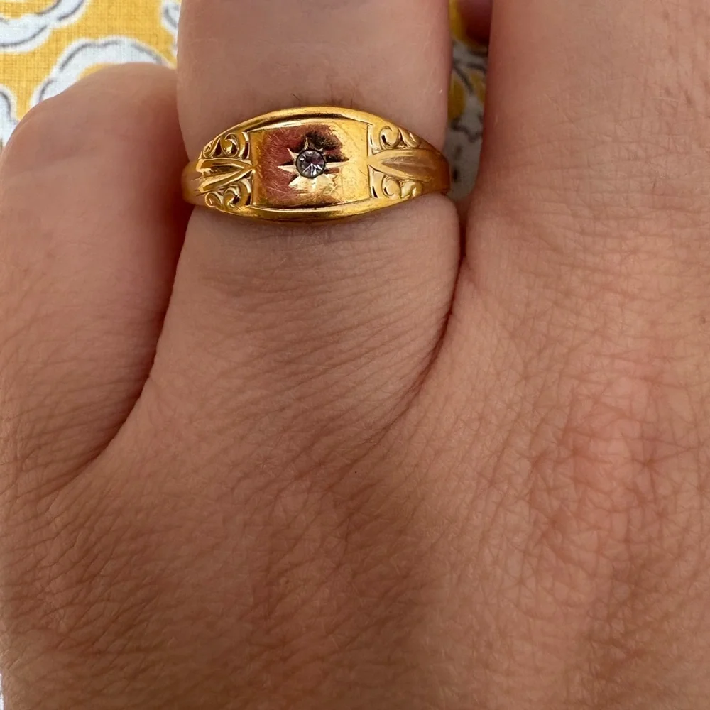 Vintage Rare Avon Gold Tone Ring Glimmering Star 7 - Picture 1 of 7
